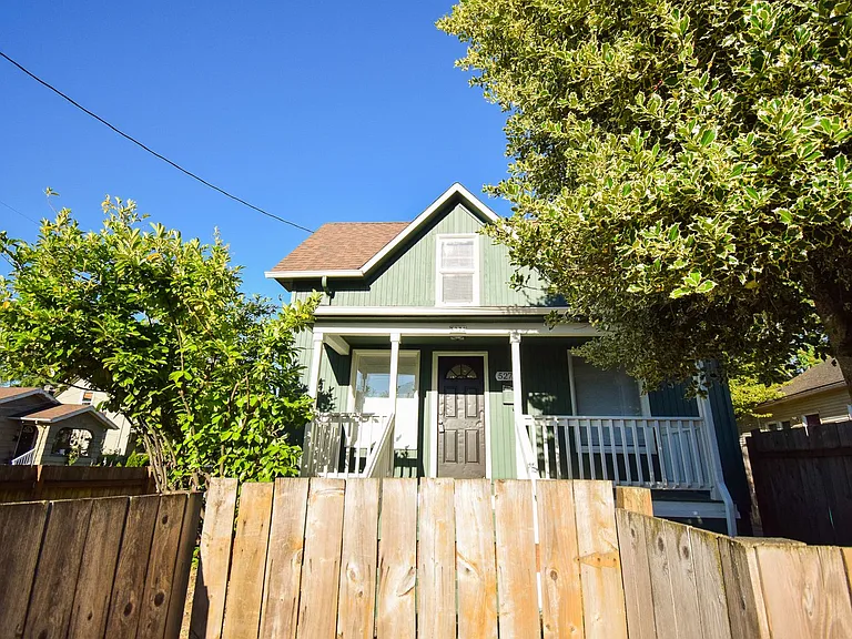 5272 NE 8th Ave — Photo 36