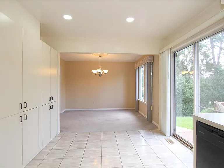 5590 Greenbriar Dr — Photo 14