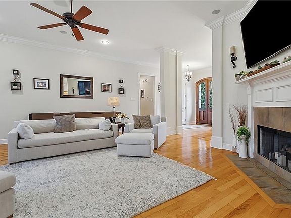 3rd image of 1222 Scarlet Oak Ln