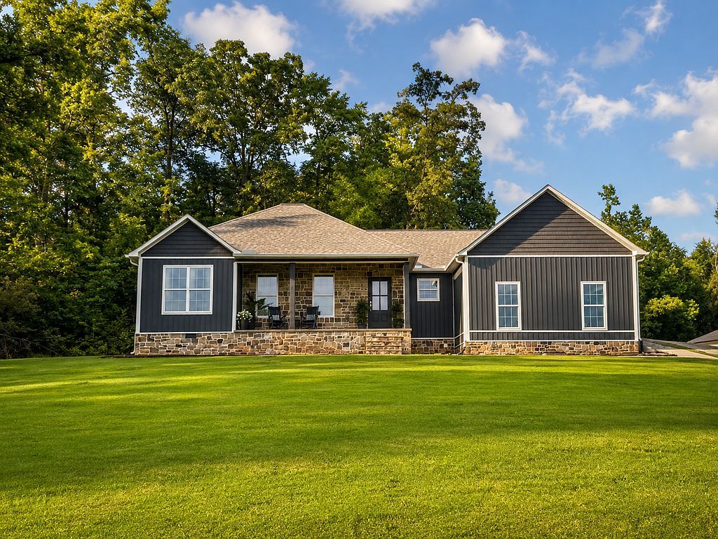 725 Crow Ln - Property Image