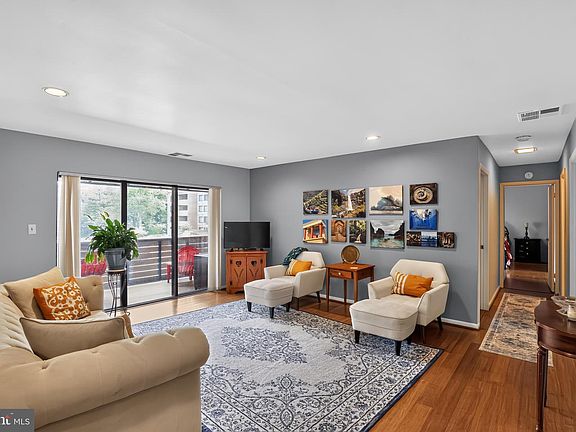 2nd image of 4 Candlemaker Ct APT 205