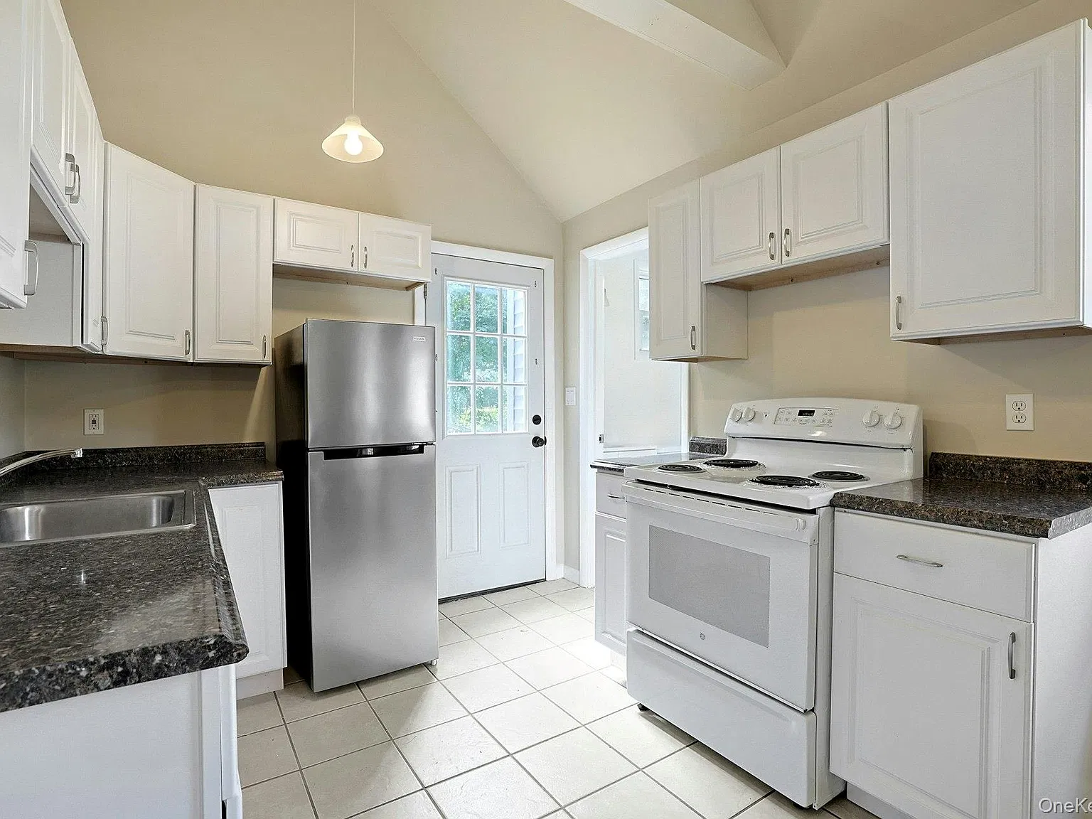3 bed, 1.0 bath, 950 sqft, $2,650 — Photo 2