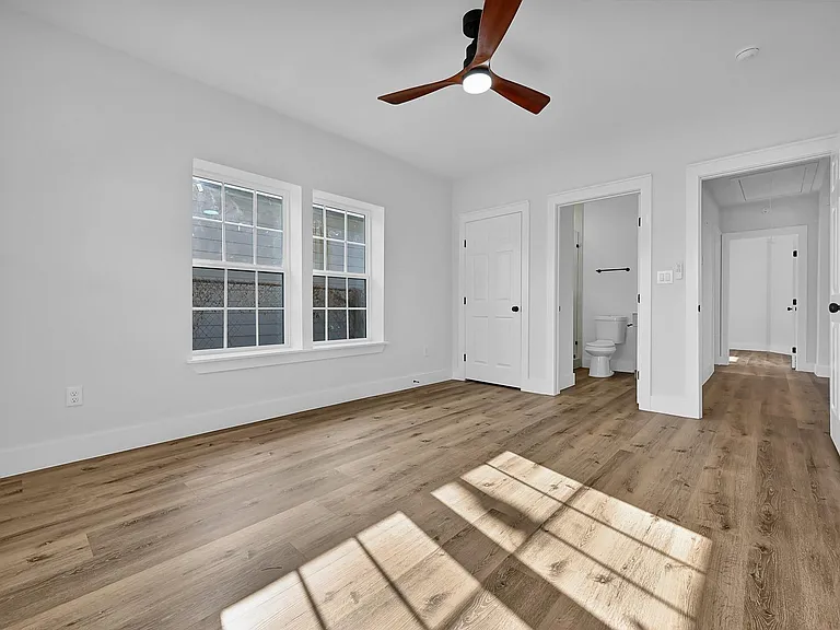 224 Everton St — Photo 9