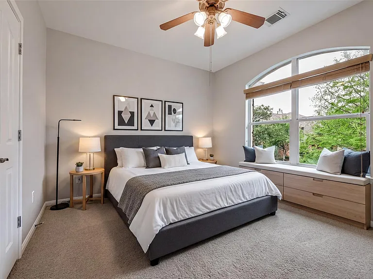 10400 Roy Butler Dr — Photo 27