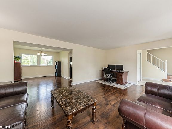 4th image of 4072 Victoria Dr
