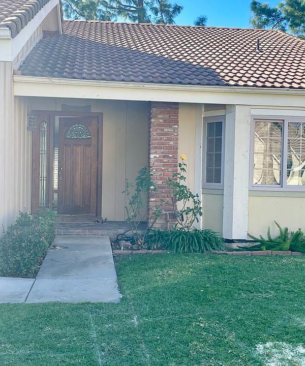 1st image of 415 Falconrock Ln
