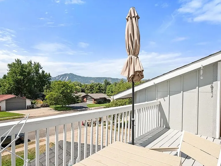 2623 Sherwood Cir — Photo 24