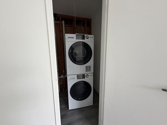 4th image of 556 Washington Ave APT 36