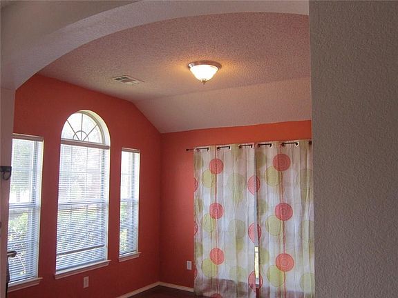 4th image of 4517 Crystal Ln