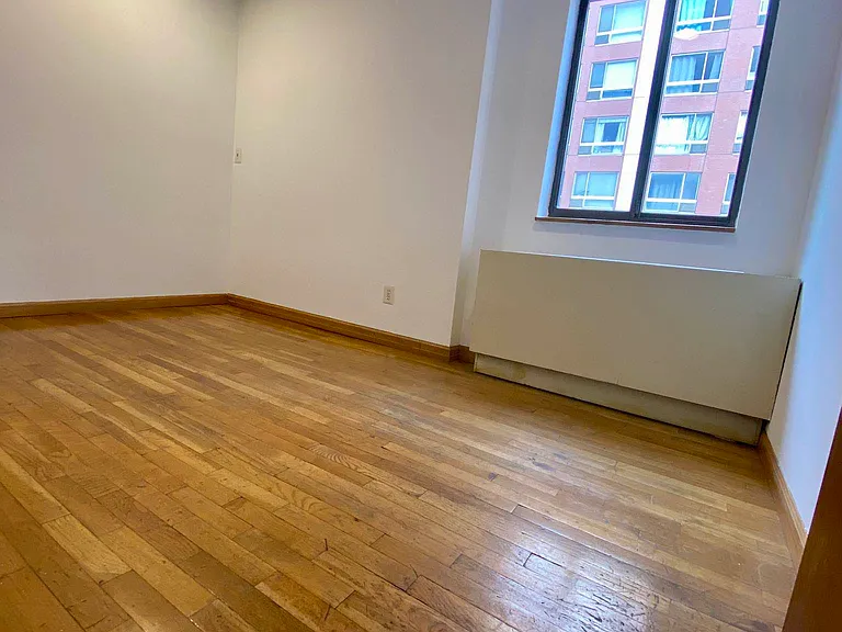 370 W 30th St #12E — Photo 7