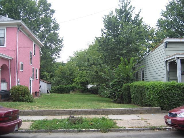 1st image of 1210 Oakwood Ave