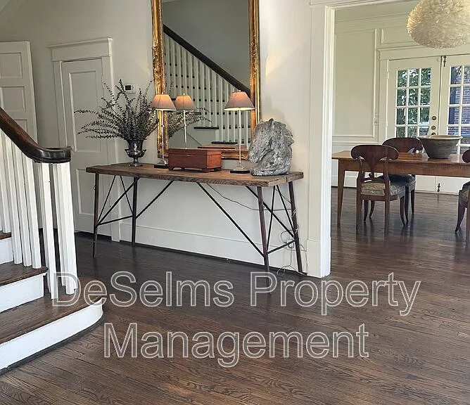 704 Timber Ln — Photo 3