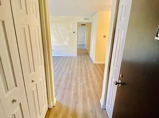 6181 Knollwood Dr #101, Willowbrook, IL 60527