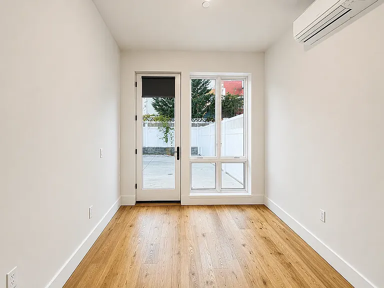 1647 New York Ave #1C — Photo 1