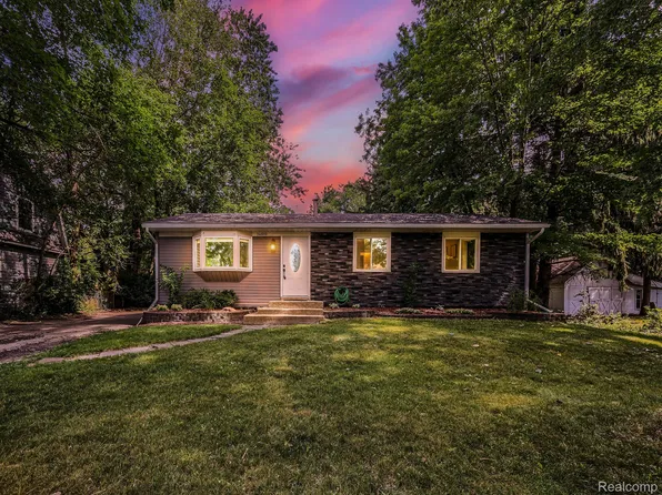 34010 Edmonton St, Farmington Hills, MI 48335