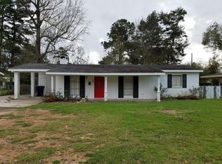 926 E Choctaw Dr, Opelousas, LA 70570