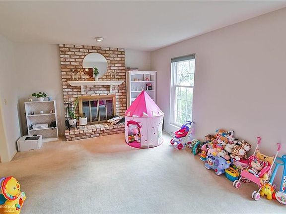 4th image of 5224 Shawnee Blvd