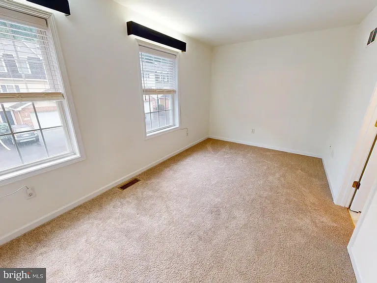 763 Oakwood Ave — Photo 17