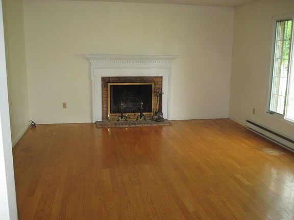 5th image of 1068 S Dogwood Dr