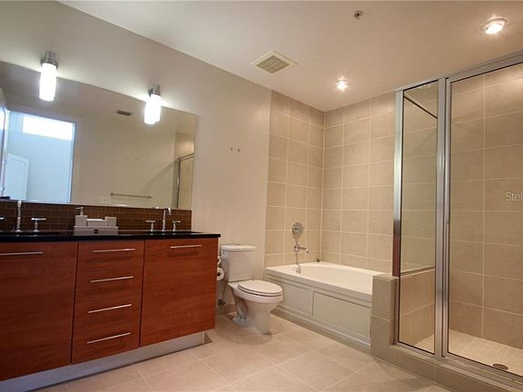 4th image of 400 4th Ave S APT 1210
