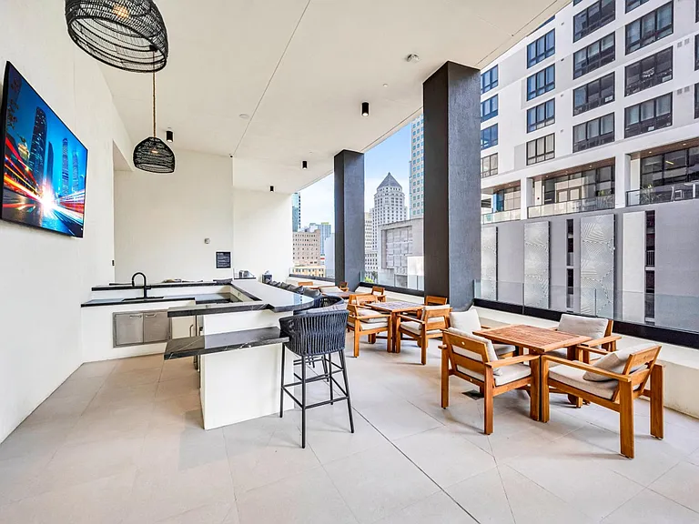 225 N Miami Ave #ID1520402P — Photo 74