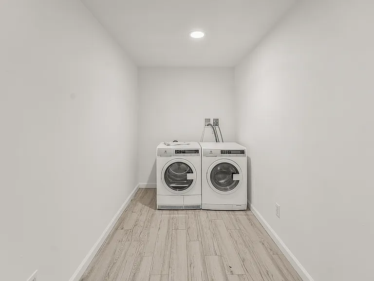 851 Hart St #1 — Photo 10