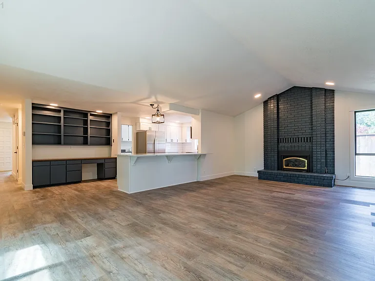 2095 Norwood St — Photo 19