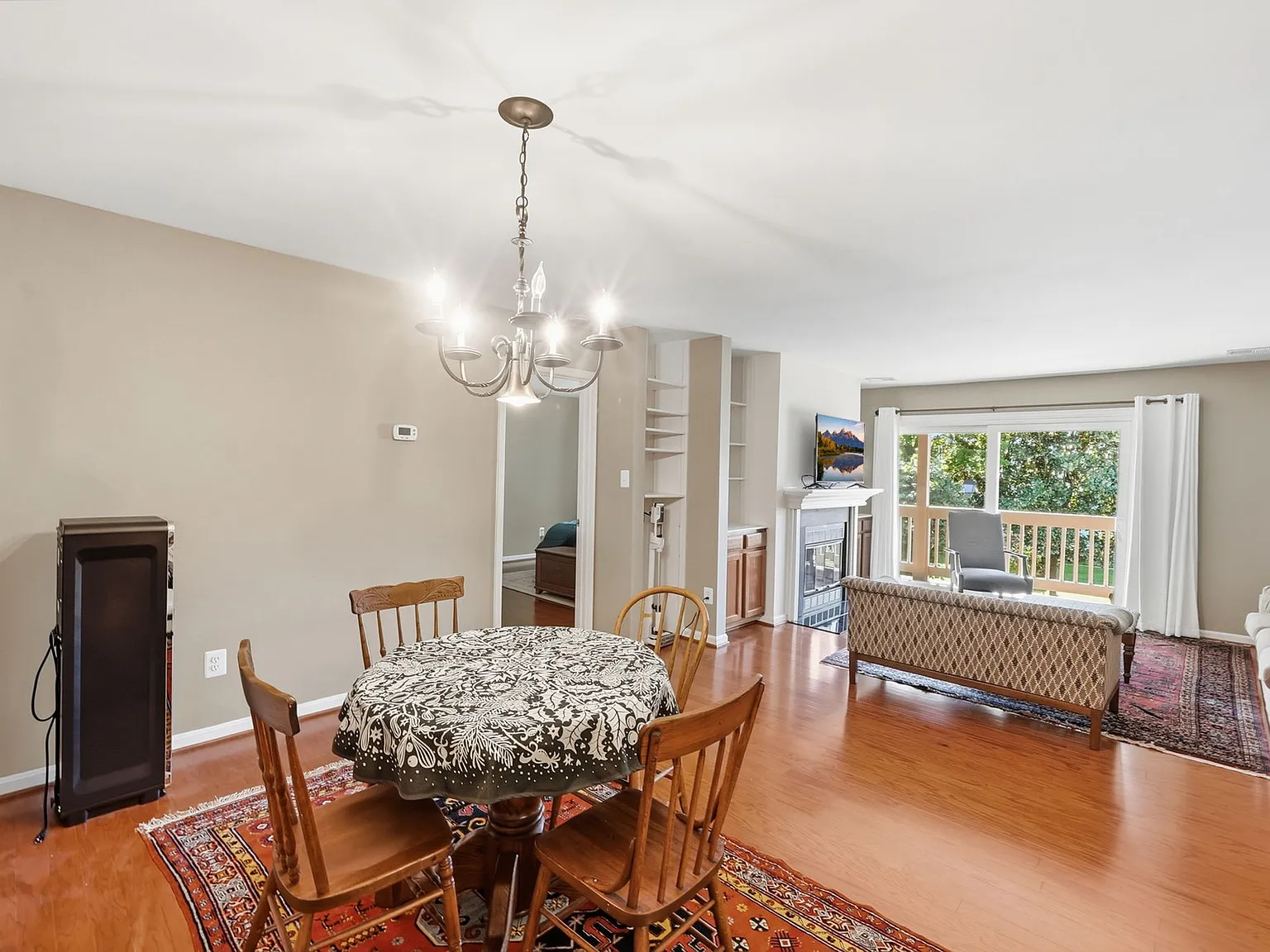 2 bed, 1301 sqft, $2,299 — Photo 4