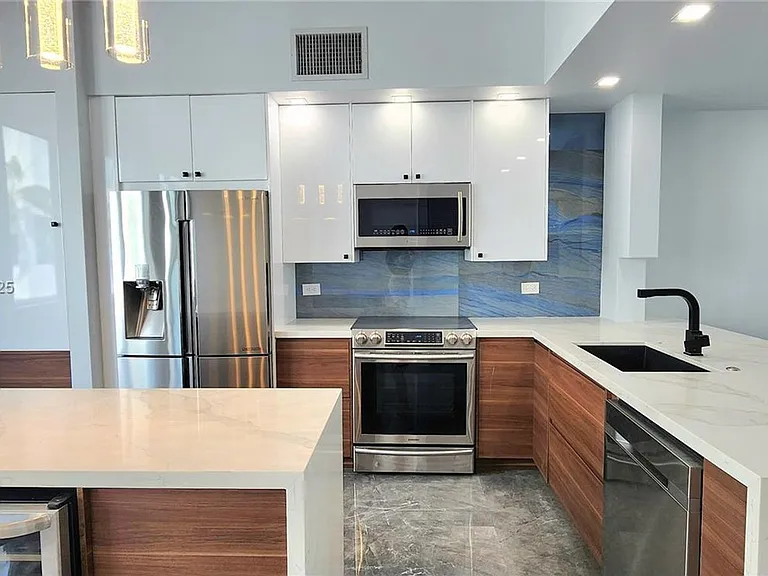 2146 Van Buren St #403 — Photo 4