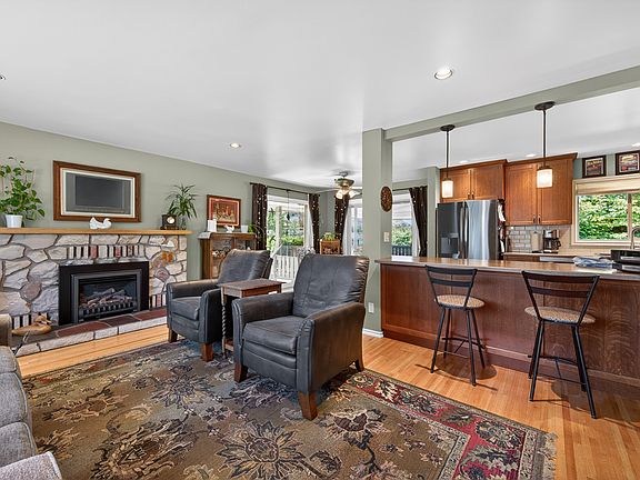 5th image of 237 Schubert Dr