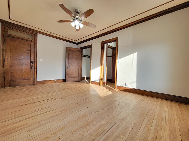 Raymond Apartments — Photo 10