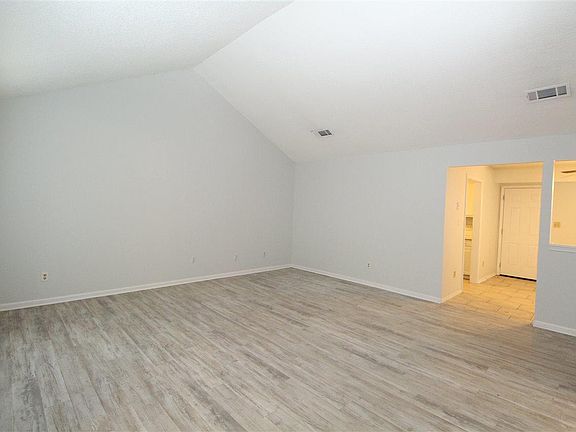3rd image of 4411 Eastpointe Dr