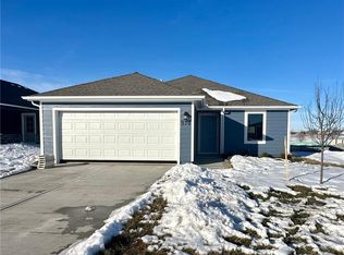 570 W Colleen Ct, Gardner, KS 66030