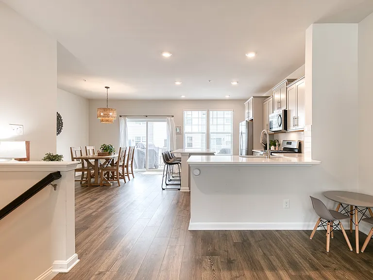 2050 Hinshaw Dr — Photo 13