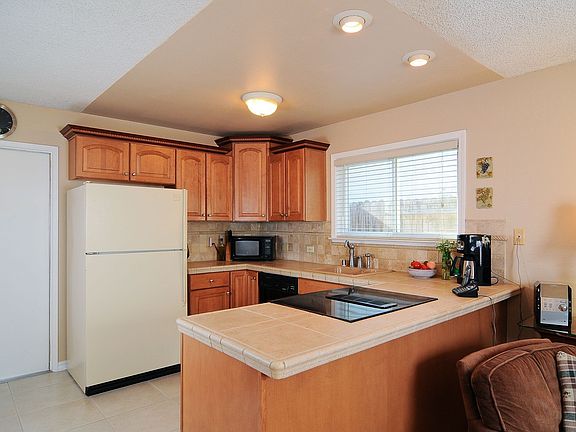 5th image of 7217 Catamaran Dr