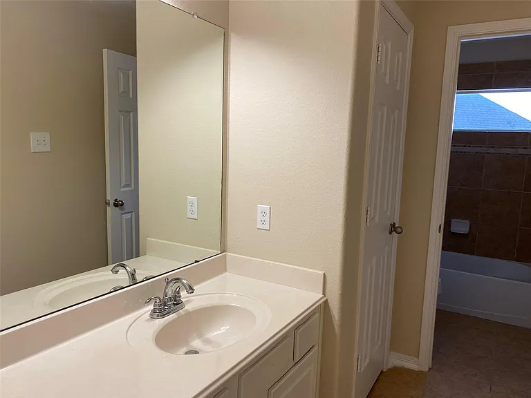 10930 Reston Point Dr — Photo 21
