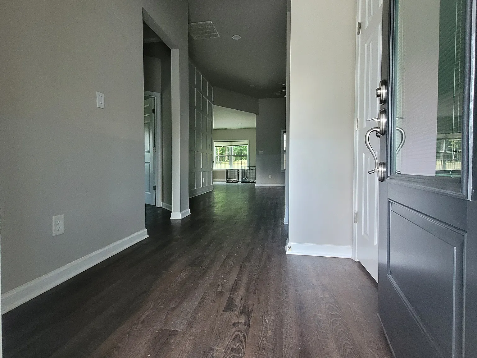 4 bed, 2085 sqft, $2,500 — Photo 2