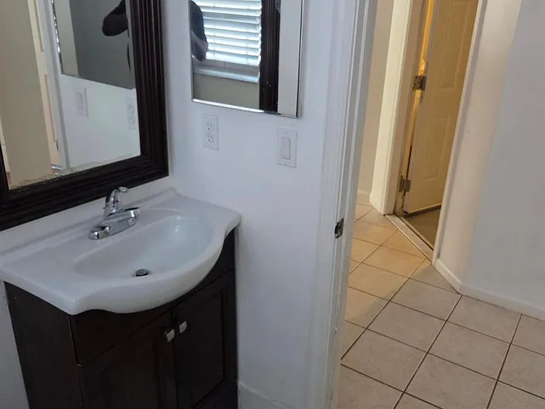 7093 Middlebury Dr — Photo 16