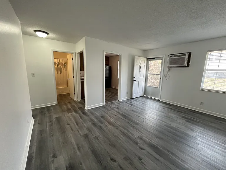 204 W Bernard Ave #5 — Photo 5