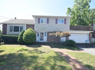 104 Woods Rd, North Babylon, NY 11703