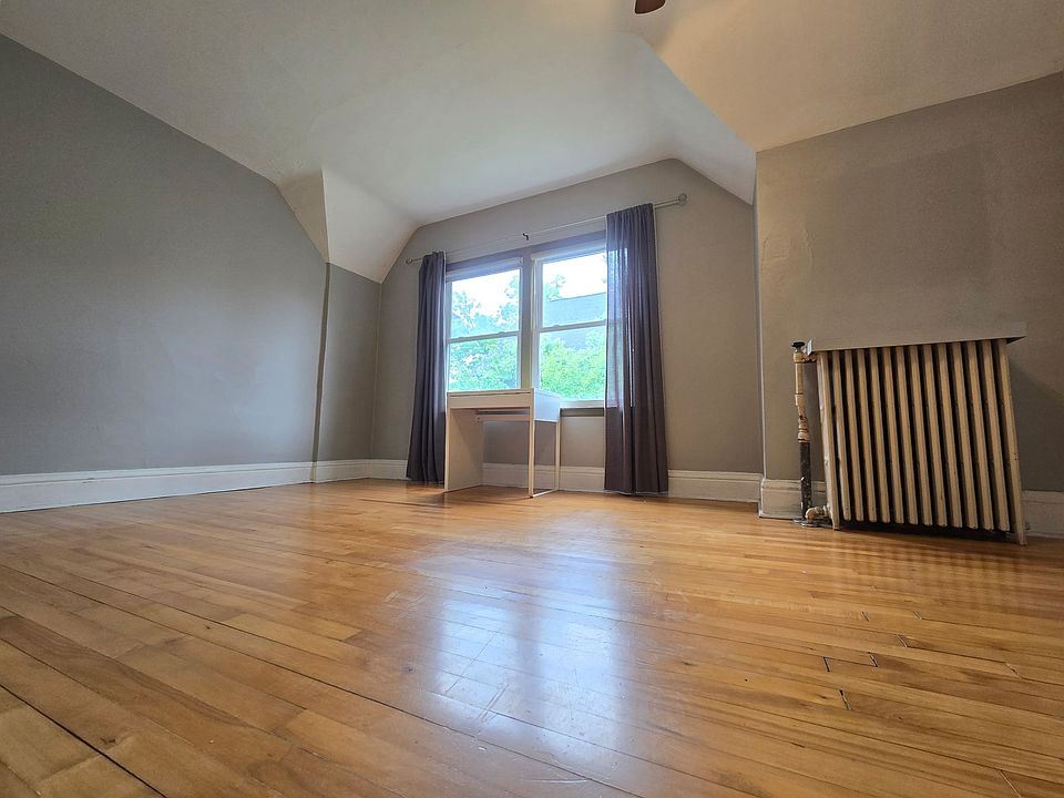 1st image of 407 9th St S