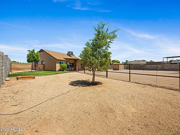 4th image of 10601 N 72nd Avenue