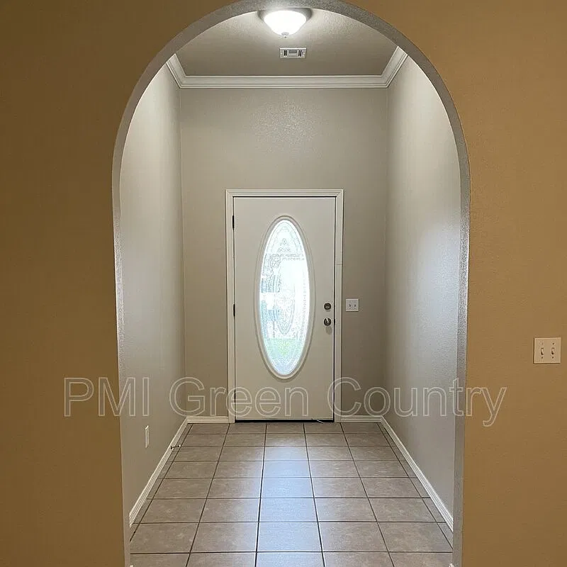 3 bed, 2.0 bath, $1,745 — Photo 2