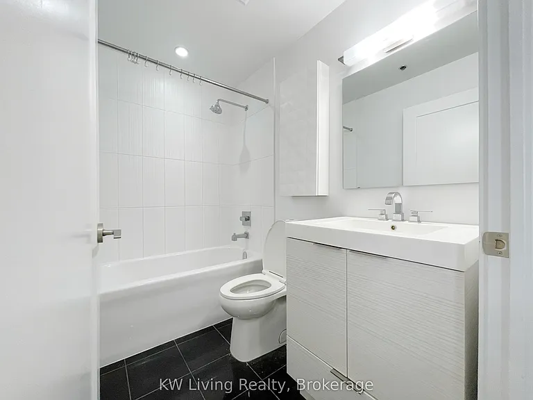 318 Richmond St W #2504 — Photo 12