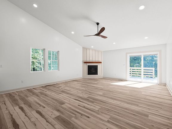 3rd image of 419 Valleyridge Dr