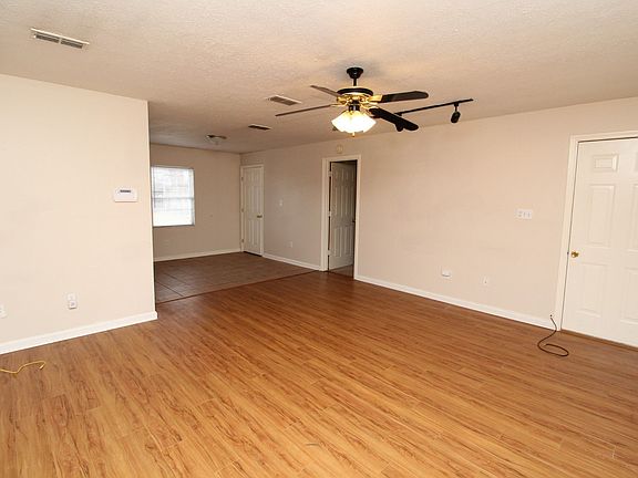 2nd image of 1174 Schatten St