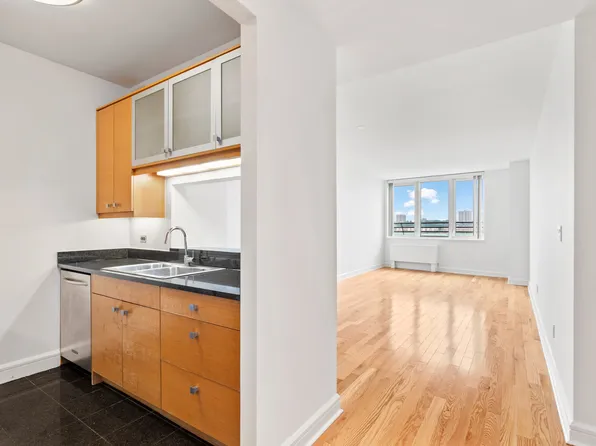 120 Riverside Boulevard image 2 of 16