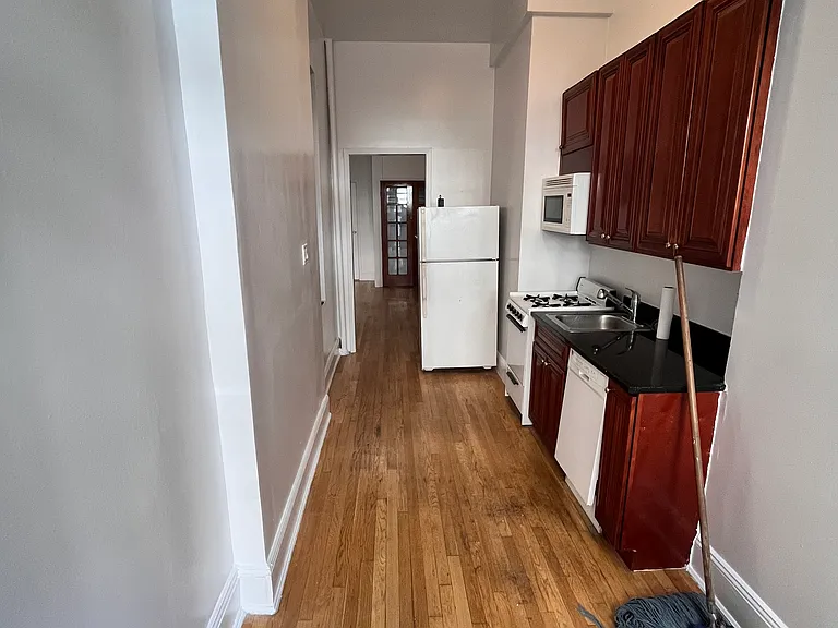 513 E 81st St #1RR — Photo 4