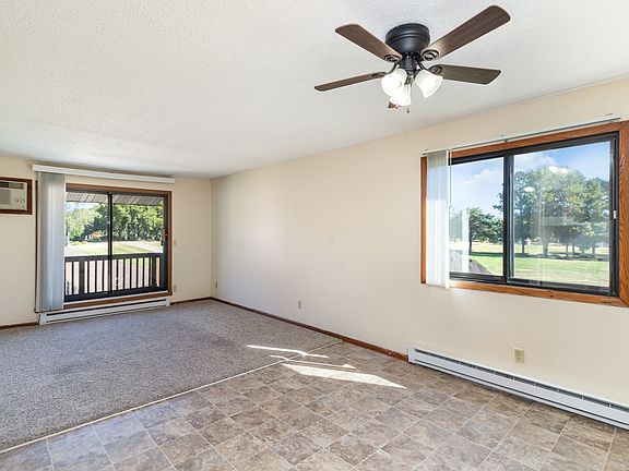 Hutchinson, MN Echo Manor Apartments | 21A | Living
