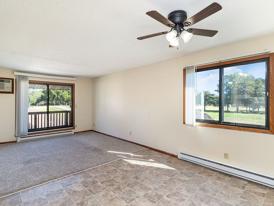 Hutchinson, MN Echo Manor Apartments | 21A | Living